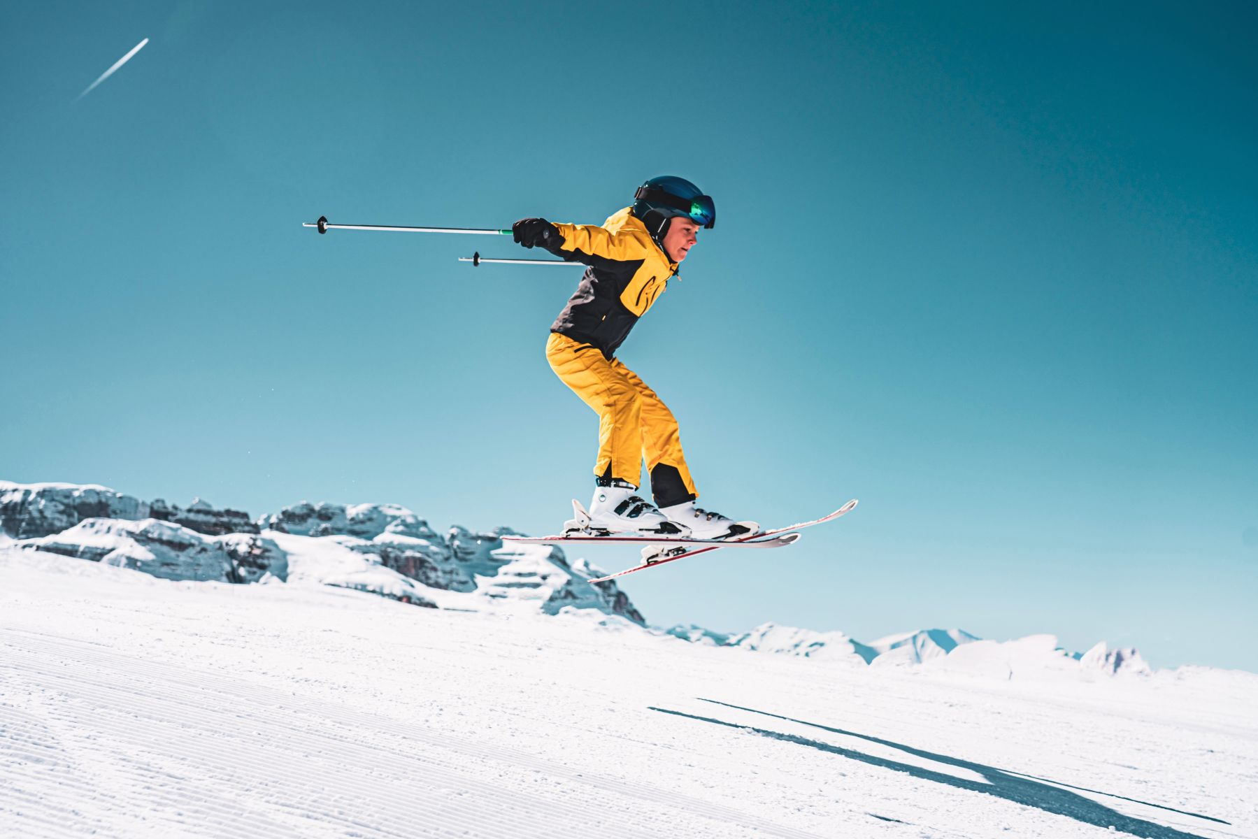boy skiing
